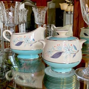 Vintage 1960’s creamer and sugar bowl set